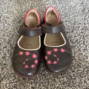 Super cute girls Kai heart dress shoes